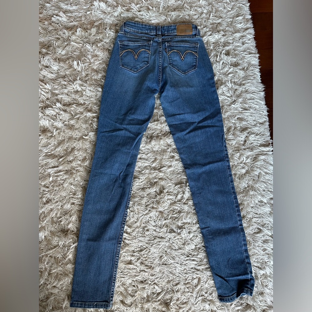 Levi’s Bold Curve Low Rise Skinny Medium Wash Jean